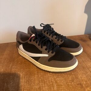 Nike Travis Scott Sneakers